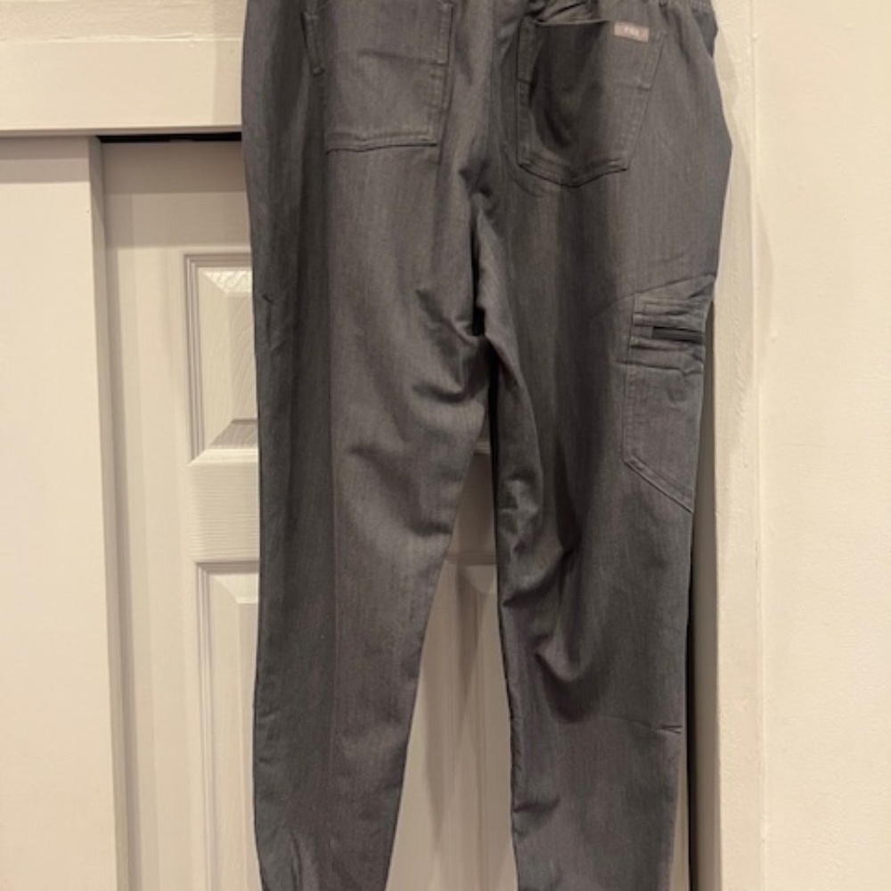 Figs Graphite Jogger Scrub Set - image 5